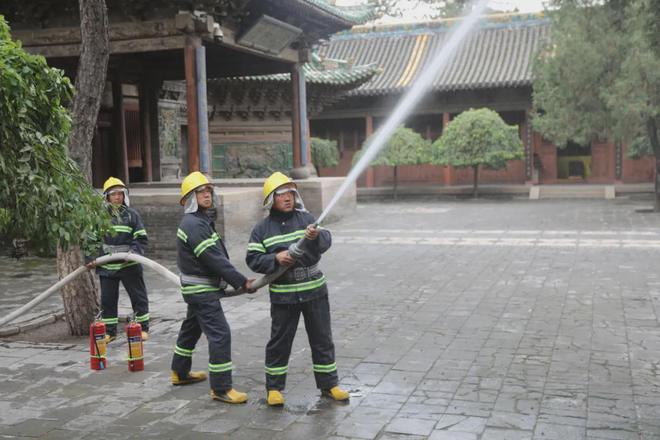 榆次区大队联合区文旅局召开文物古建筑消防安全标准化建设现场会(图2)